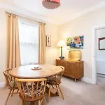 Vakantiehuis 59 St Denys Road Gorgeous 2-bed House Right In The Heart Of - Pass The Keys