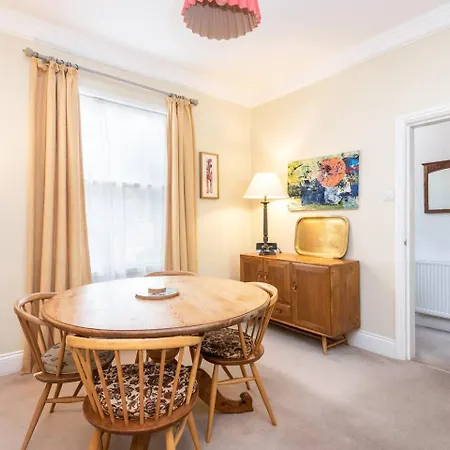 Casa de Férias 59 St Denys Road Gorgeous 2-bed House Right In The Heart Of - Pass The Keys