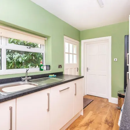 Casa de Férias 59 St Denys Road Gorgeous 2-bed House Right In The Heart Of - Pass The Keys *